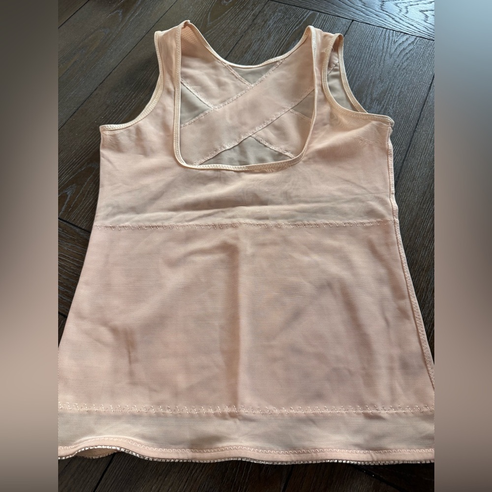 NWOT Kymar cream Shapewear Top